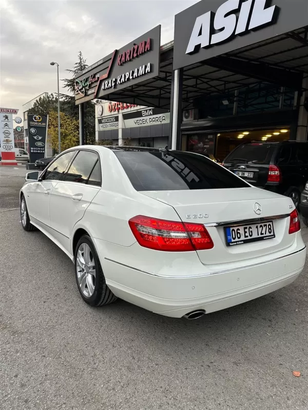 Mercedes W212 Oto Cam Filmi Uygulaması